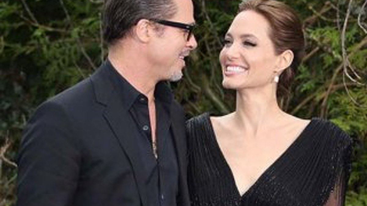 Brad Pitt ile Angelina Jolie evlendi