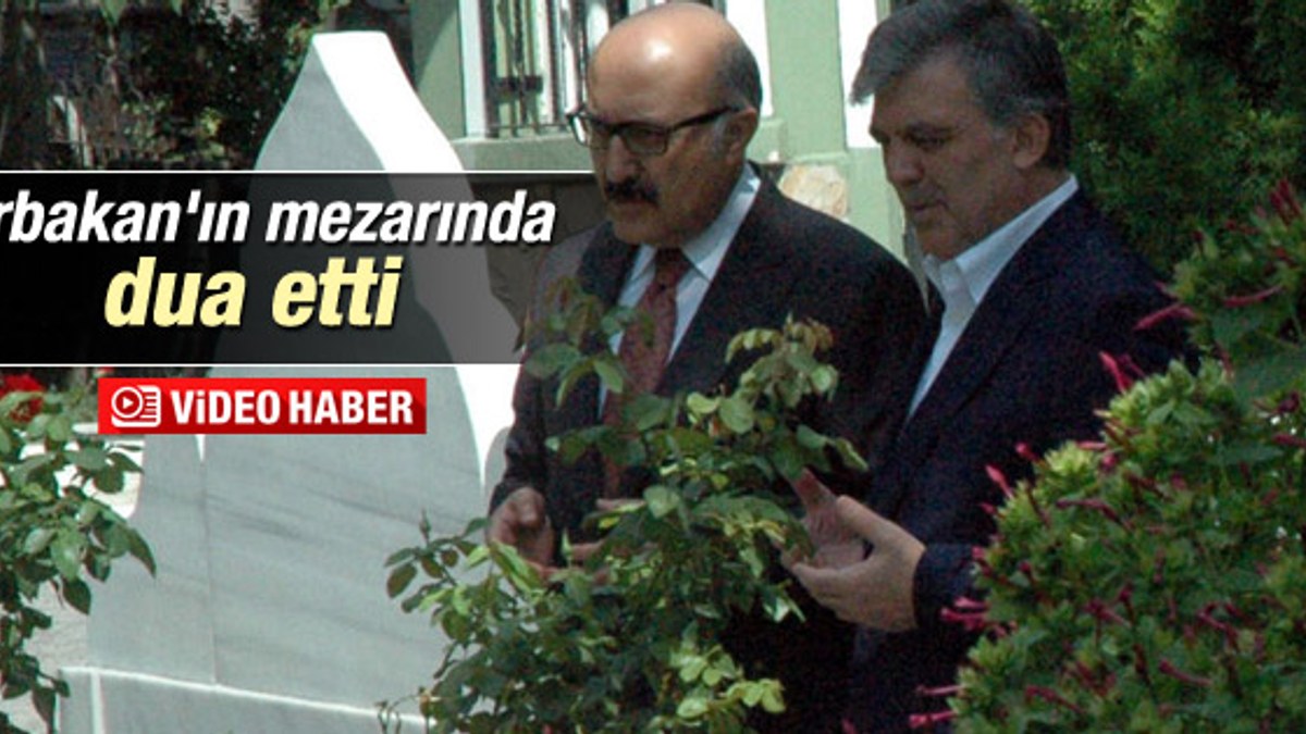 Abdullah Gül Erbakan'ın mezarına gitti İZLE