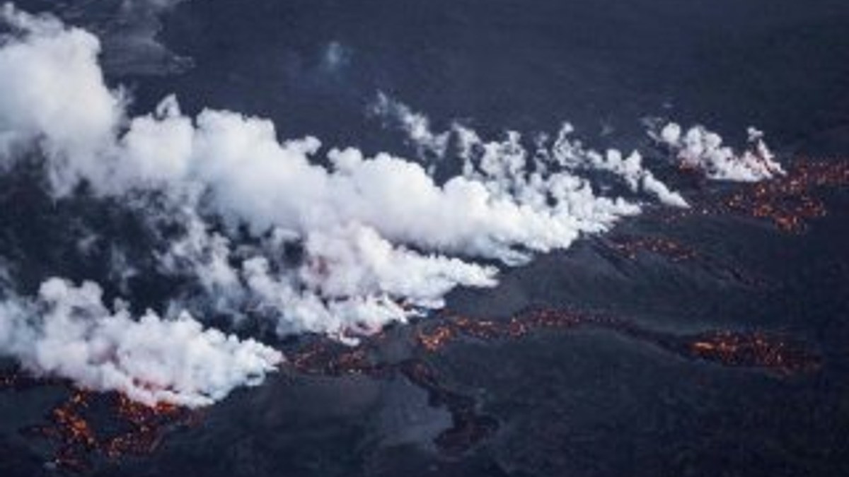 İzlanda'da yanardağda yeni patlama