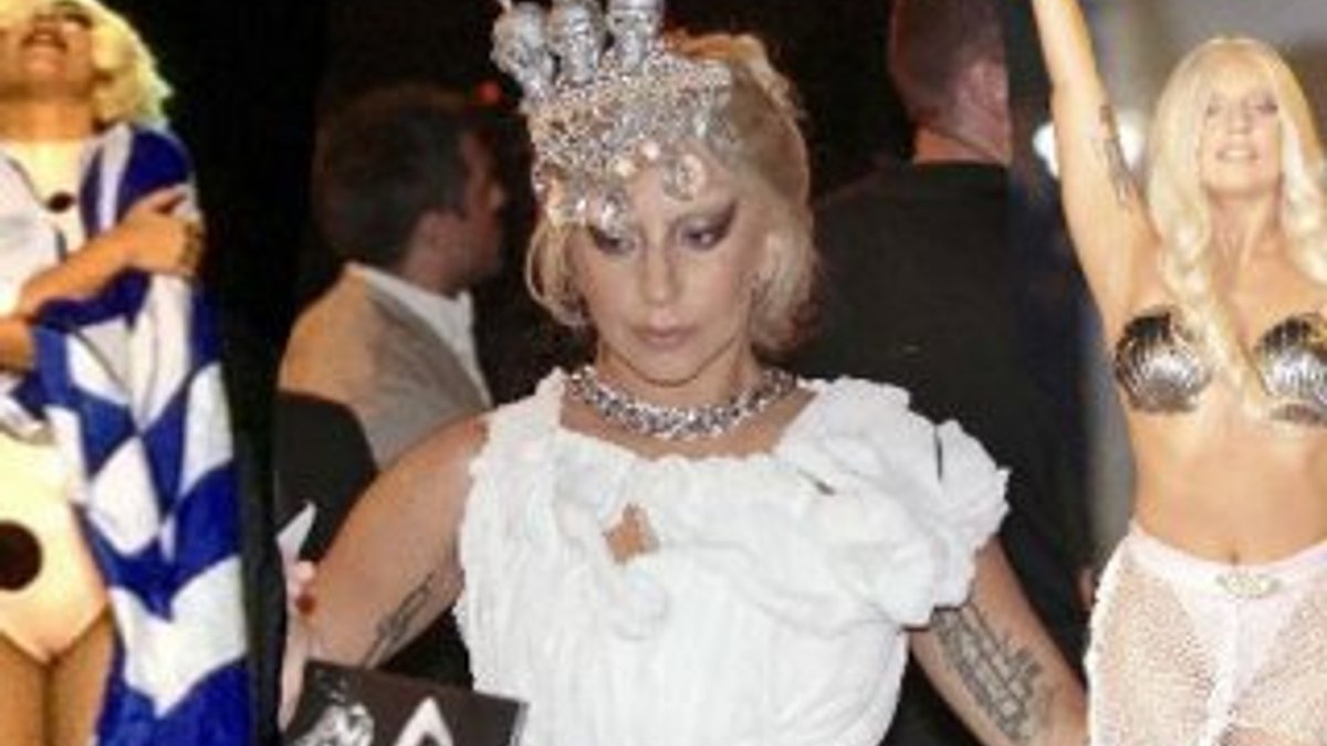 Lady Gaga Yunanistan'a moral verdi