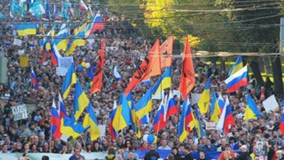 Rusya'da Ukrayna için barış yürüyüşleri