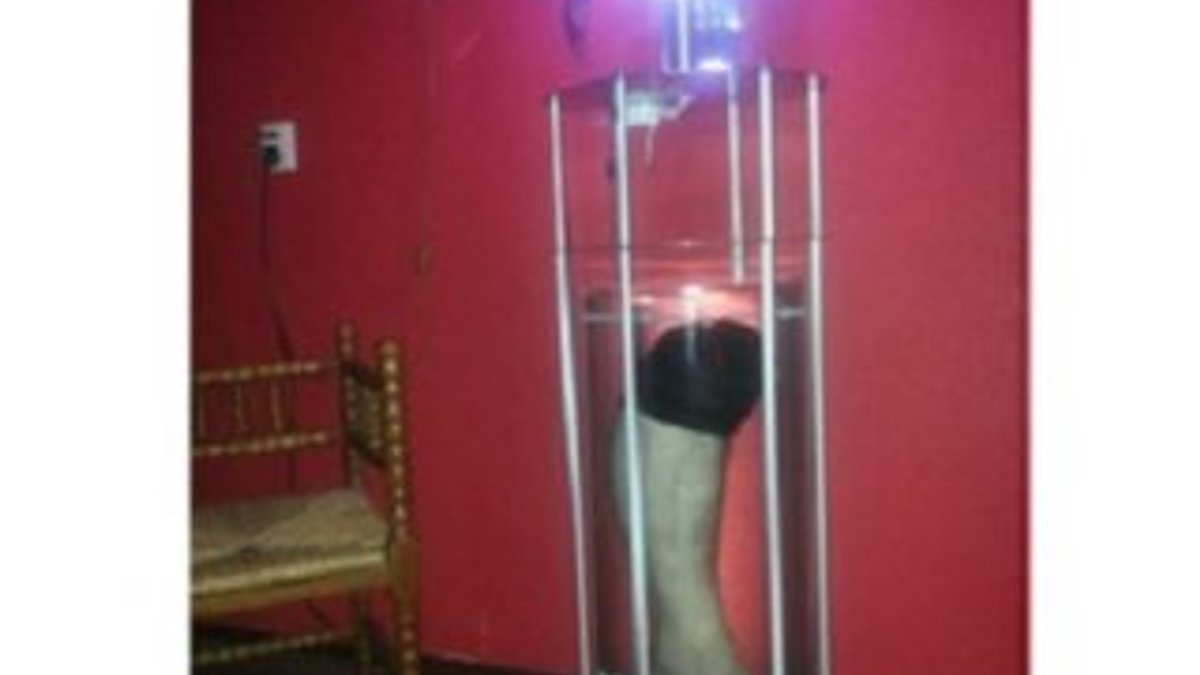 Hollandalı bir adam kesilen bacağından lamba yaptı