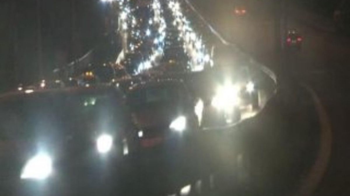 Boğaziçi Köprüsü'ndeki intihar girişimi trafiği kilitledi