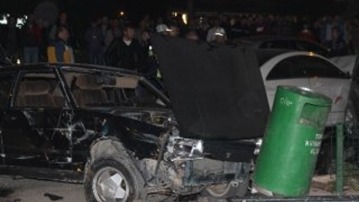 Kütahya'da bir otomobil park halindeki 5 aracı biçti