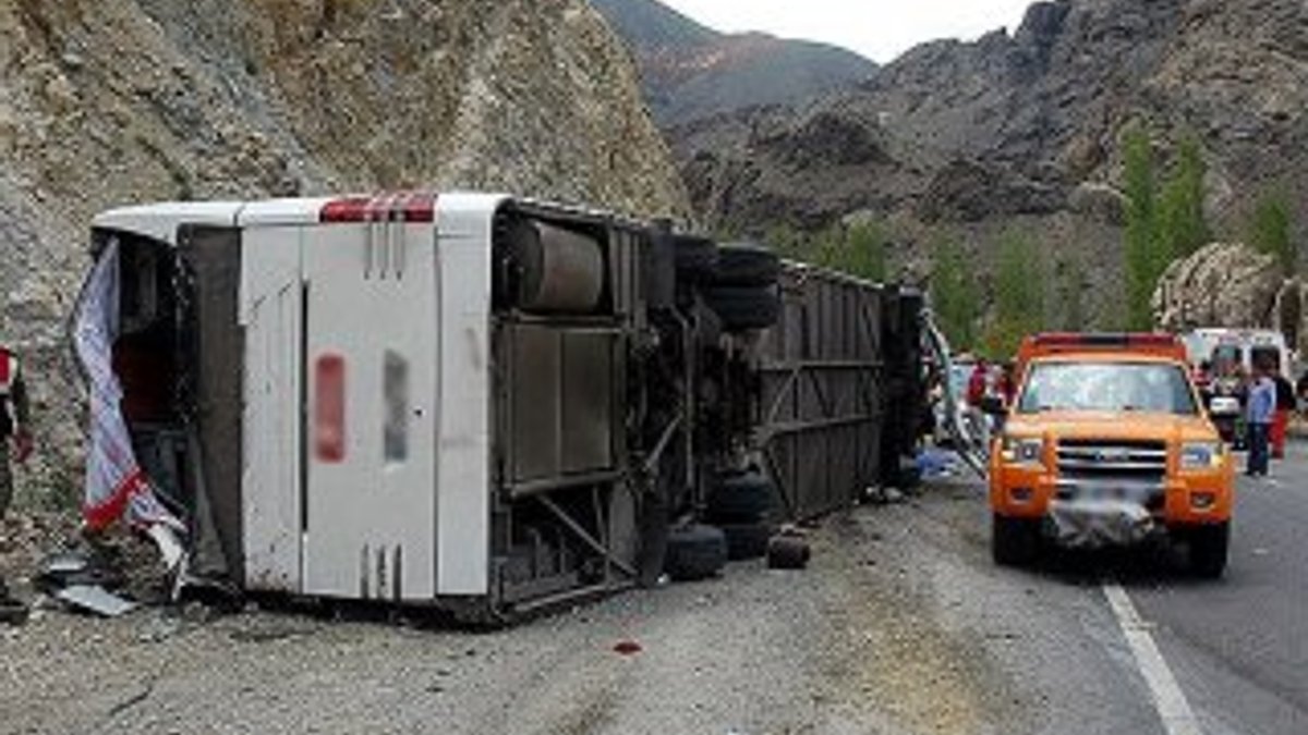 Sivas'ta yolcu otobüsü devrildi: 36 yaralı