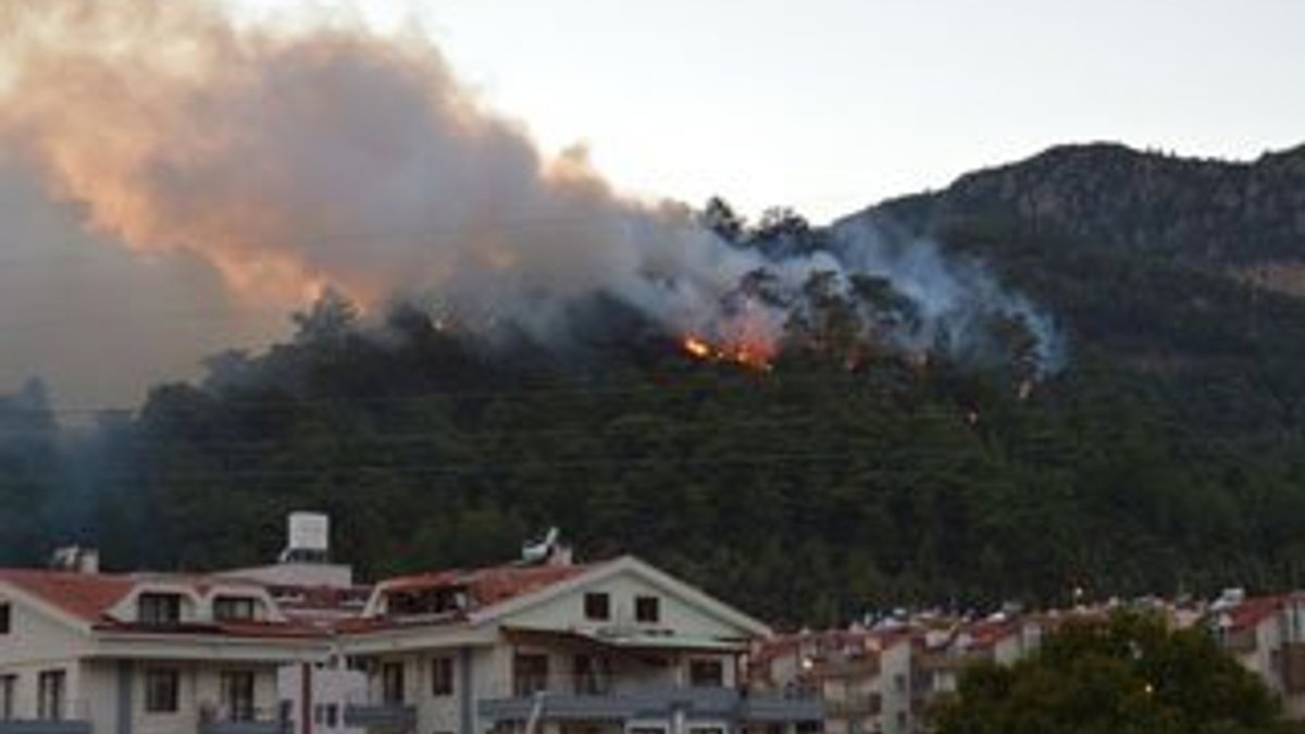 Marmaris'te orman yangını siteleri tehdit ediyor