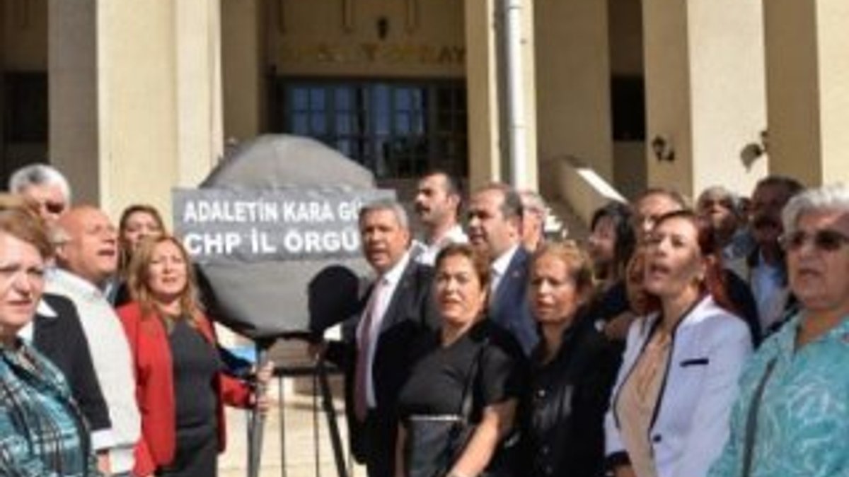 Adana'da CHP'liler adliyeye siyah çelenk bıraktı İZLE