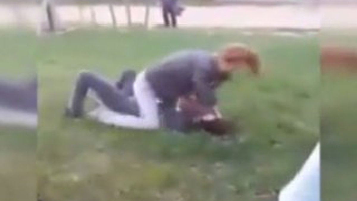 Silivri'de iki genç kız parkta kavga etti İZLE