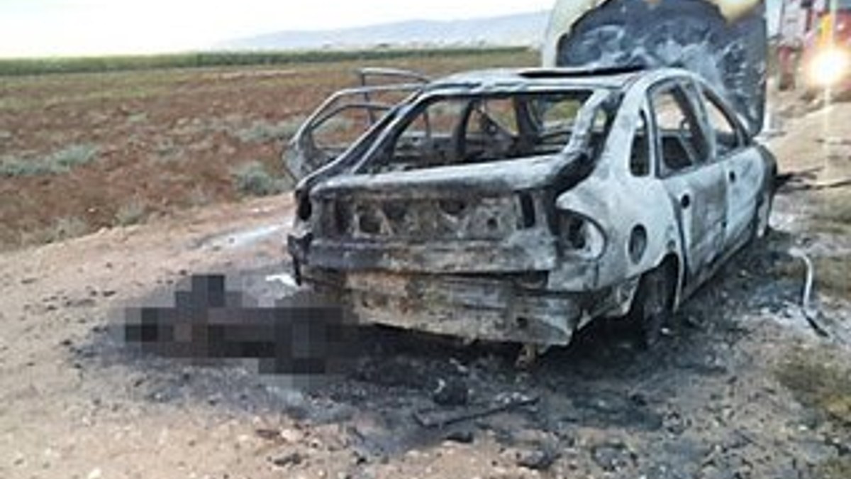 Mardin'de aracı alev alan sürücü yanarak öldü