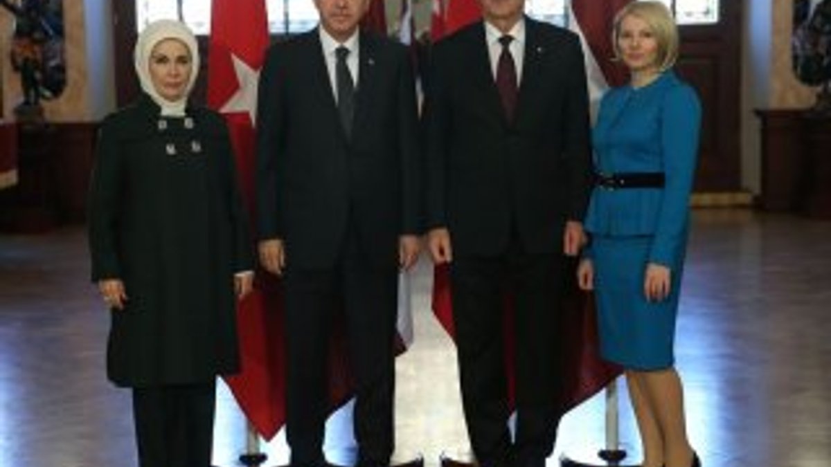 Erdoğan Letonya'da şeref defterini imzaladı