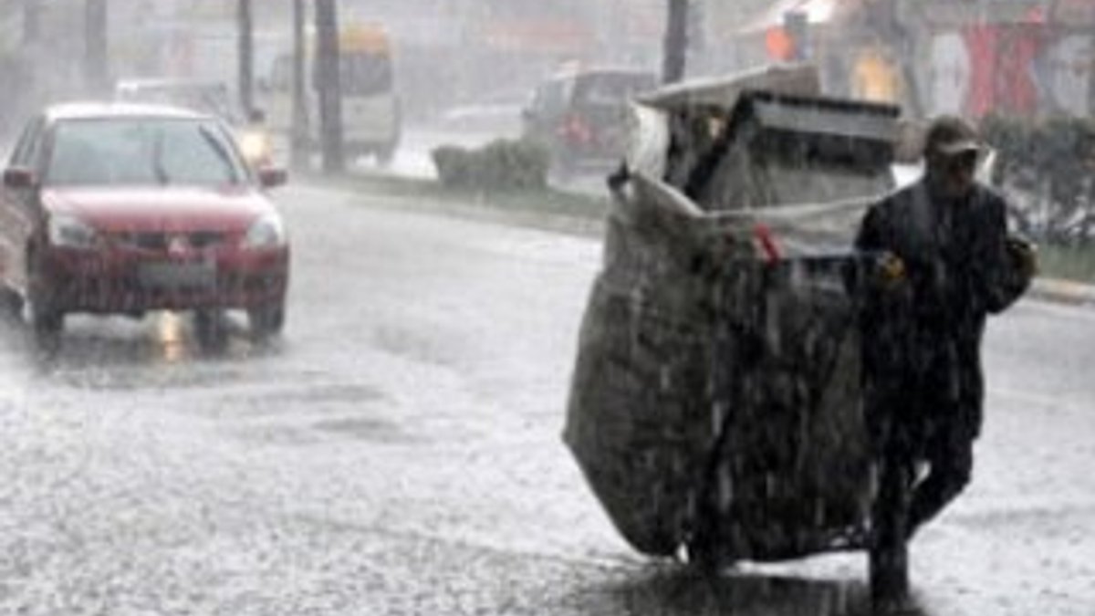 İstanbul'da şiddetli yağış ve fırtına uyarısı