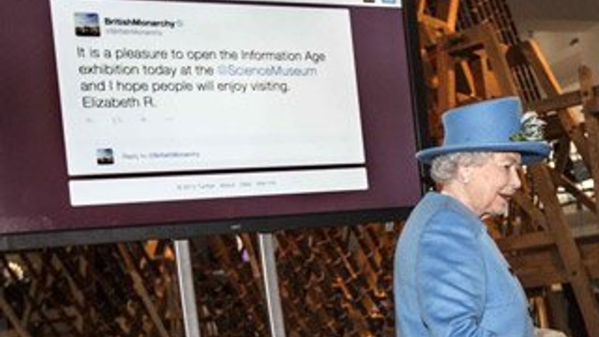 Kraliçe Elizabeth ilk tweetini attı