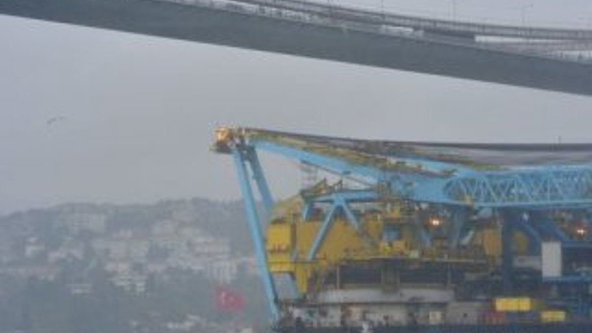 117 bin 812 grostonluk inşaat gemisi İstanbul Boğazı'nda