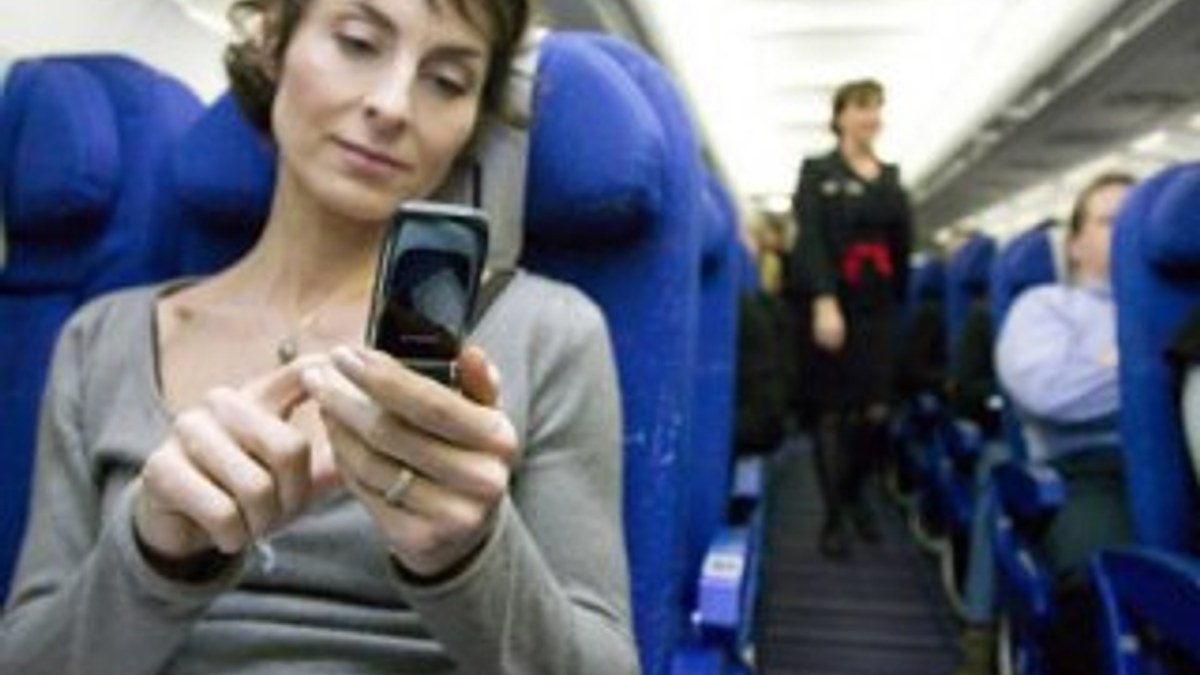 Uçaklarda cep telefonu kullanımına şartlı izin geliyor