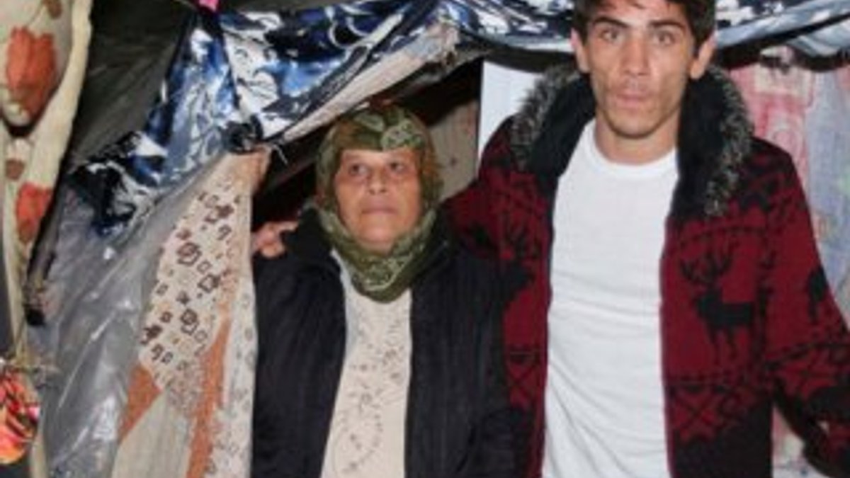 İstanbul'da kirasını ödeyemeyen aile sokağa atıldı