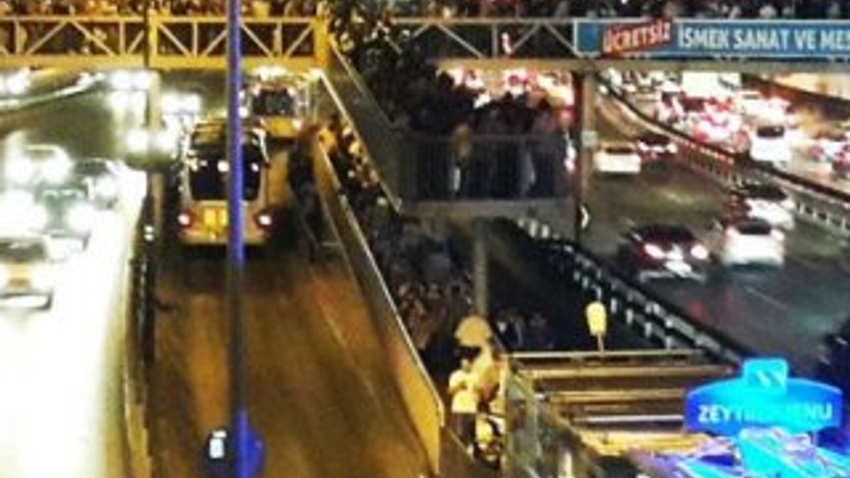 Zeytinburnu'nda bir kişiye metrobüs çarptı
