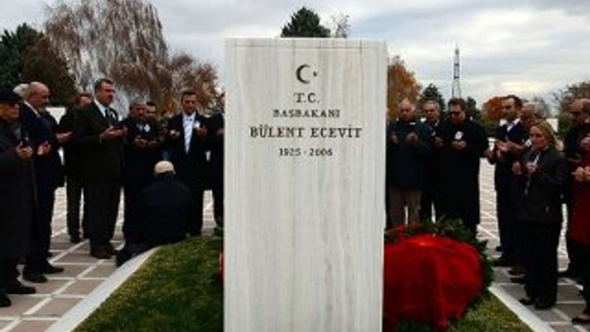 Bülent Ecevit ölümünün 8'nci yılında kabri başında anıldı