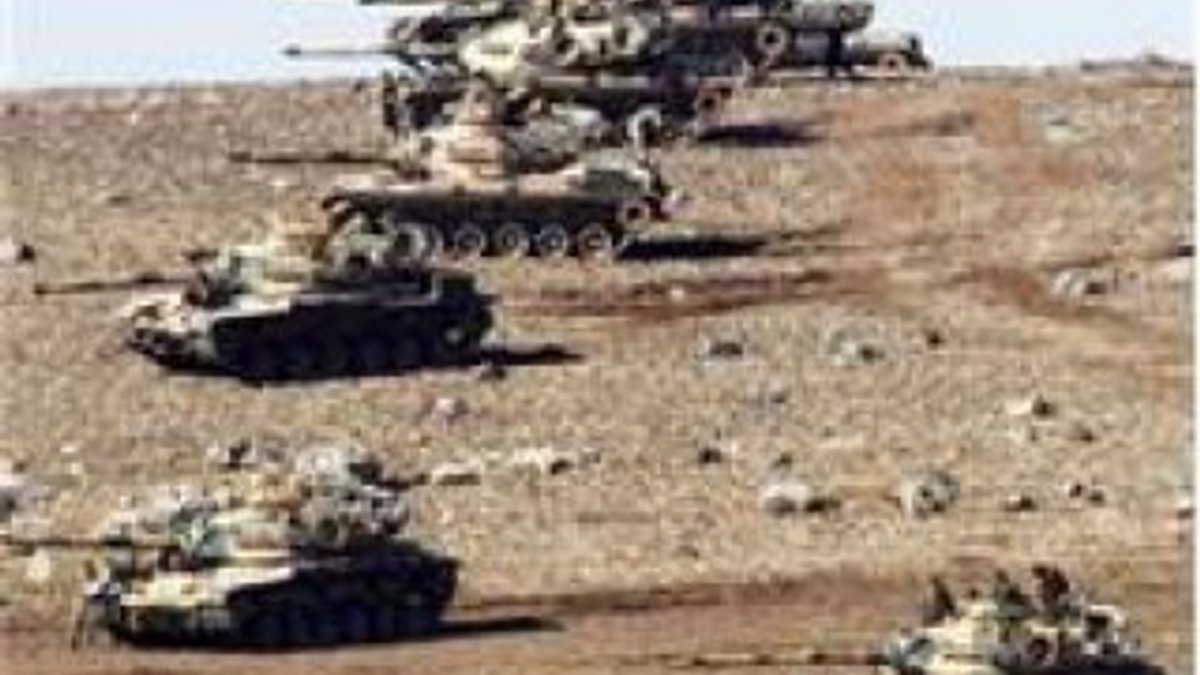 Suriye sınırında tank hareketliliği