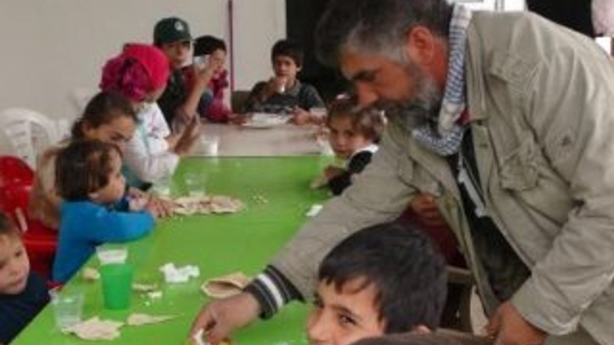 Suriyeli işadamı 26 yetime kiraladığı evde bakıyor