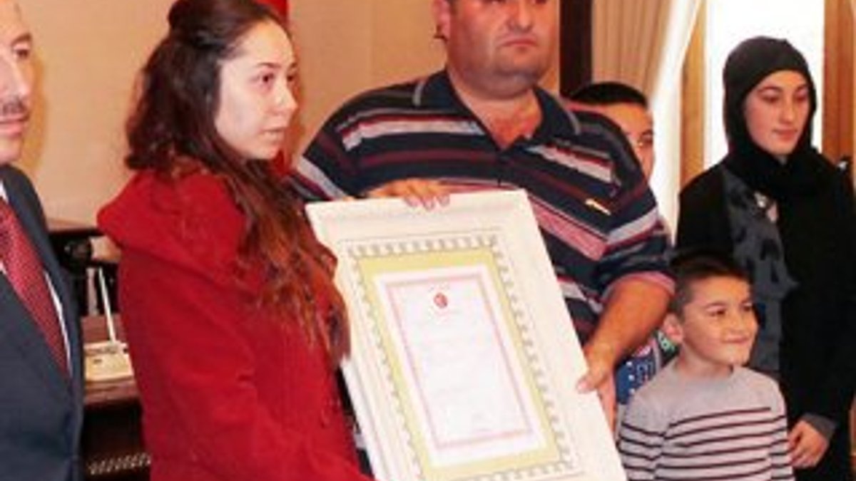 Gurbetçi vatandaş şehit astsubayın eşine ev bağışladı