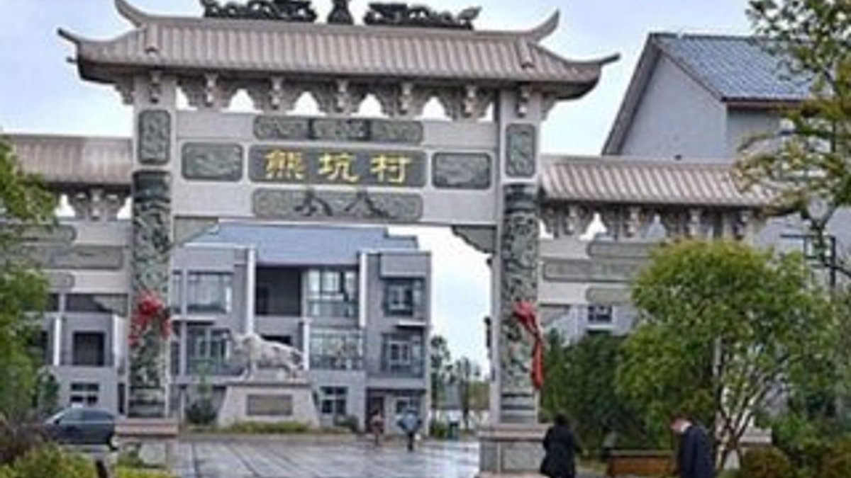 Çinli milyoner köyündekilere lüks villa hediye etti