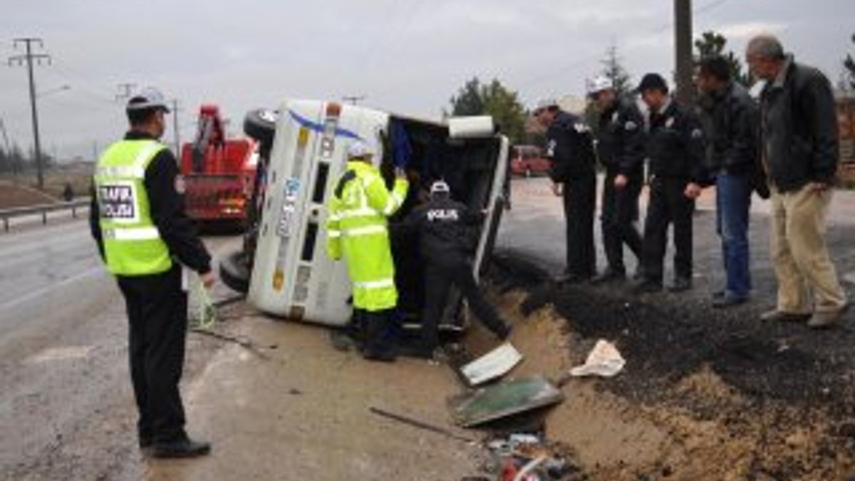 Uşak'ta işçi servisi kaza yaptı: 18 yaralı