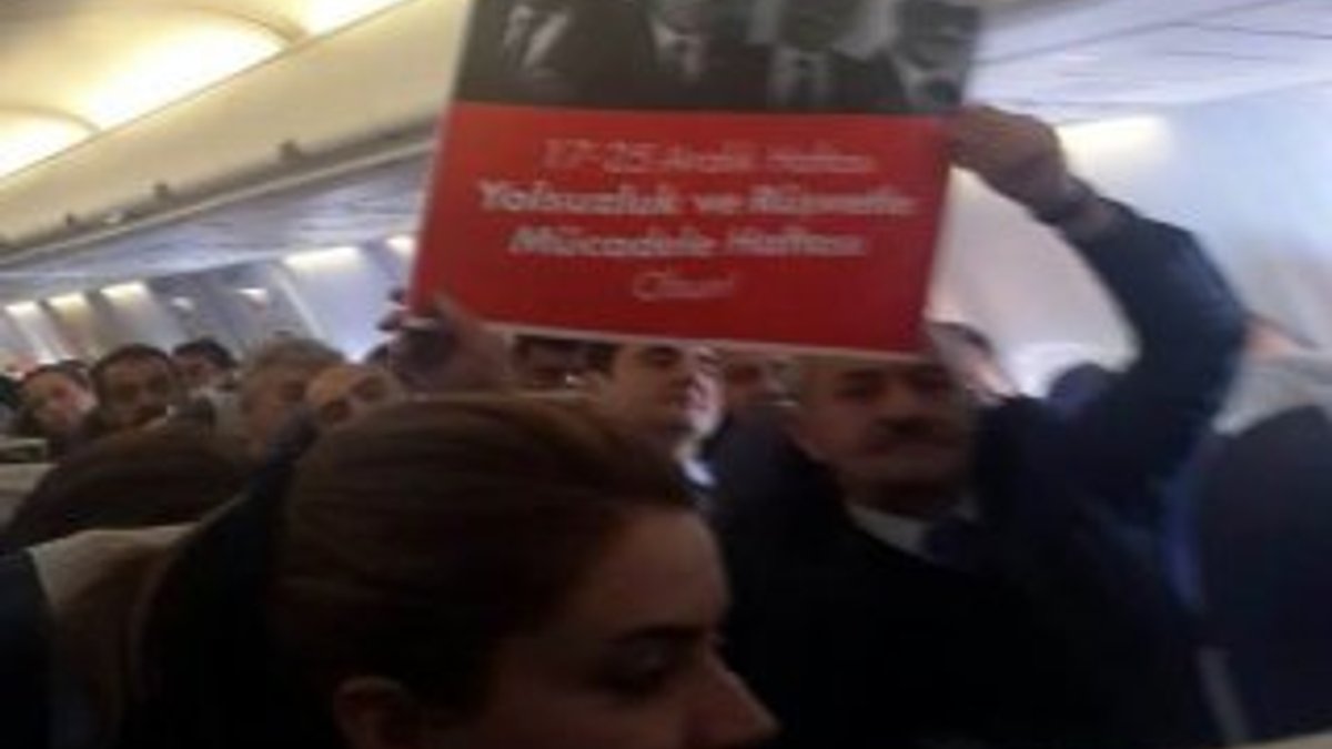 CHP'li il başkanı uçakta eylem yaptı