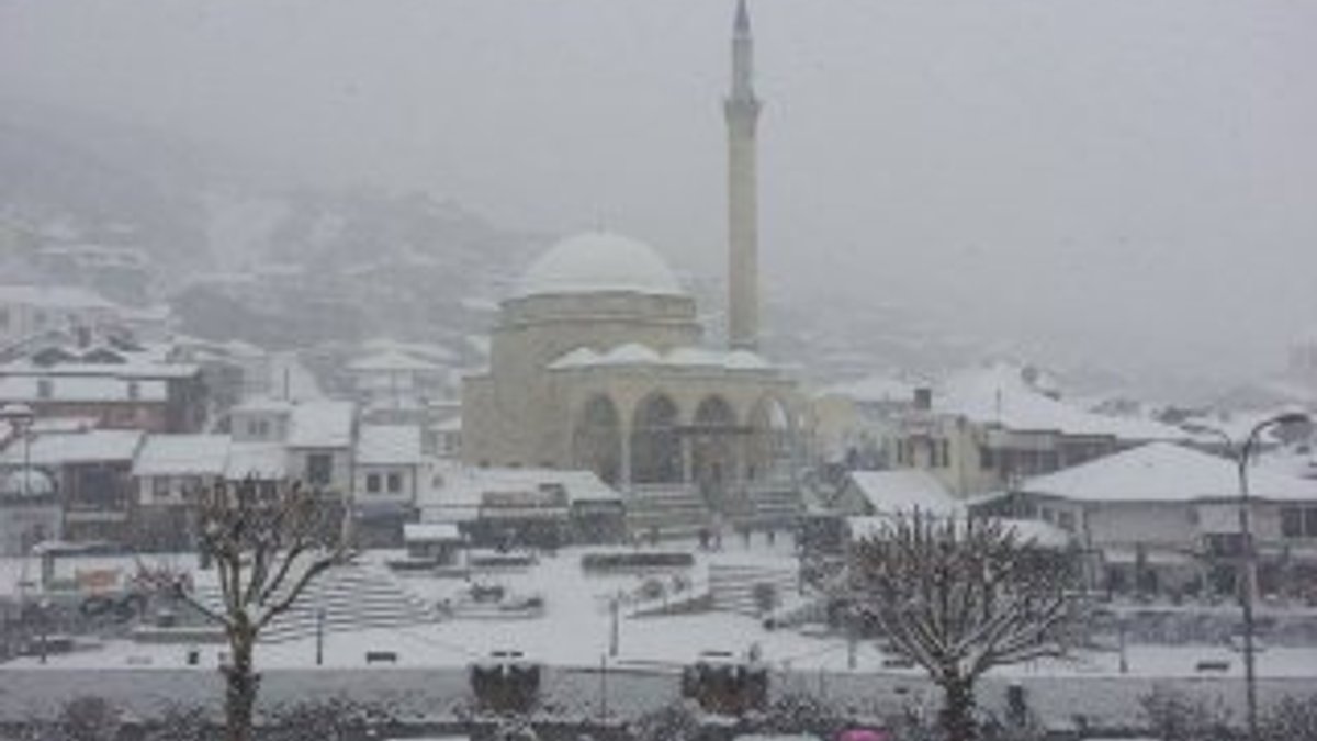 Kosova'yı beyaz örtü kapladı İZLE
