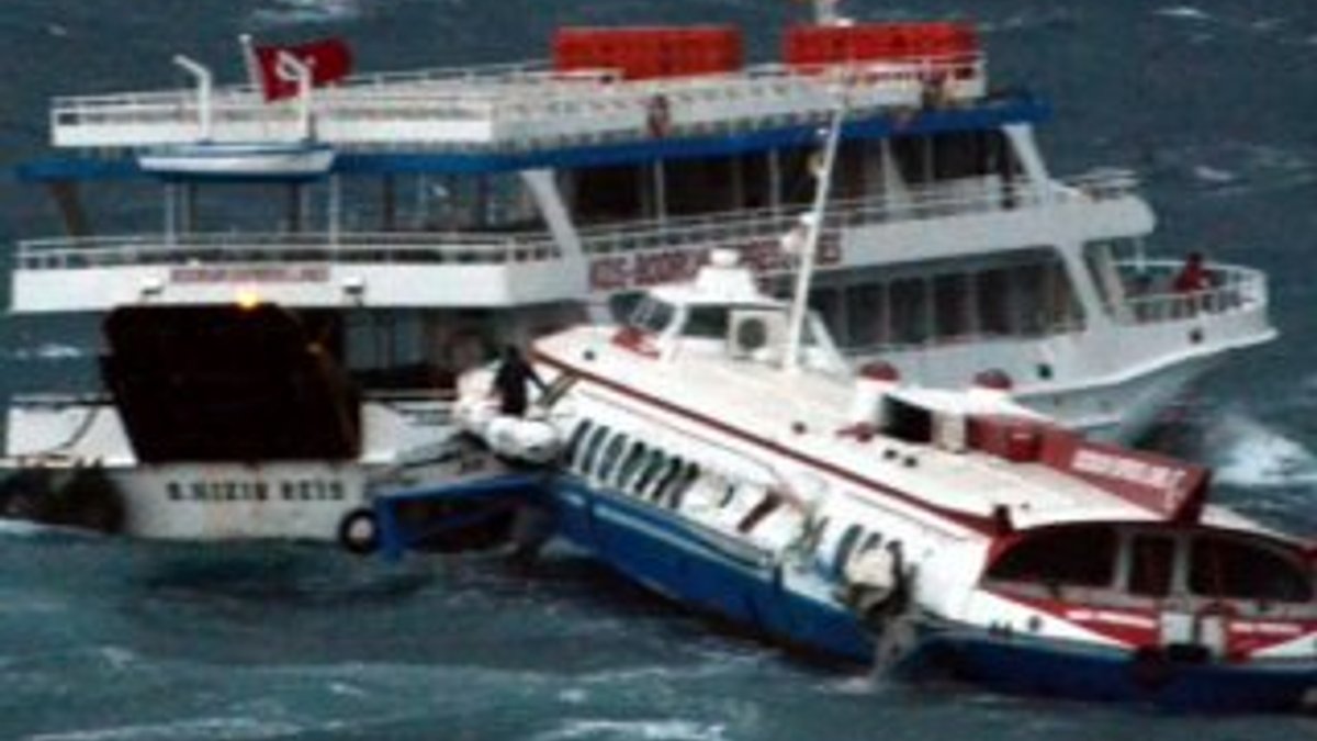 Muğla'da deniz otobüsü ile feribot çarpıştı