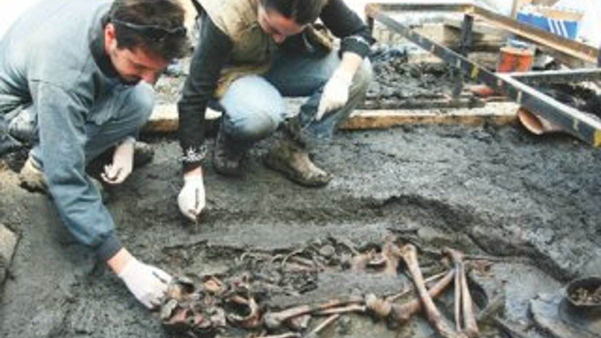 Almanya ve İngiltere arkeolojik kazı izniyle petrol aradı