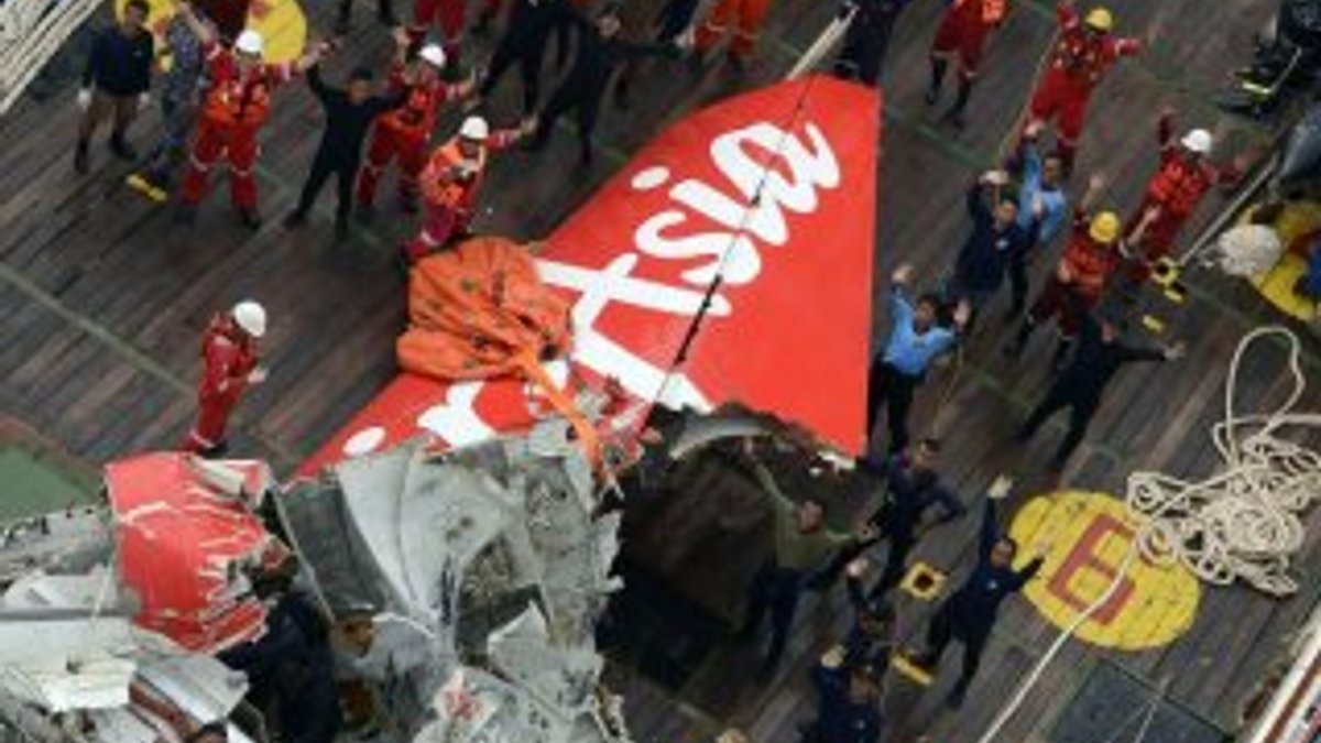 AirAsia uçağının enkazı okyanusun dibinden çıkartıldı
