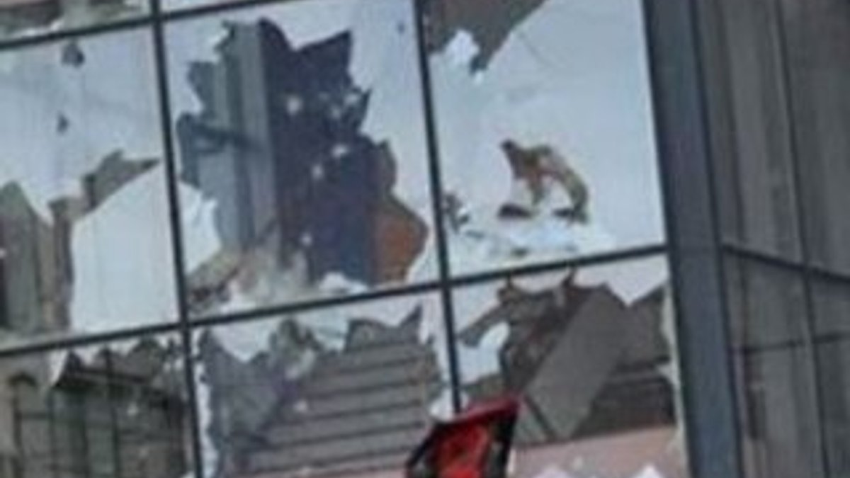 Kosova'da Başbakanlık binasına saldırdılar