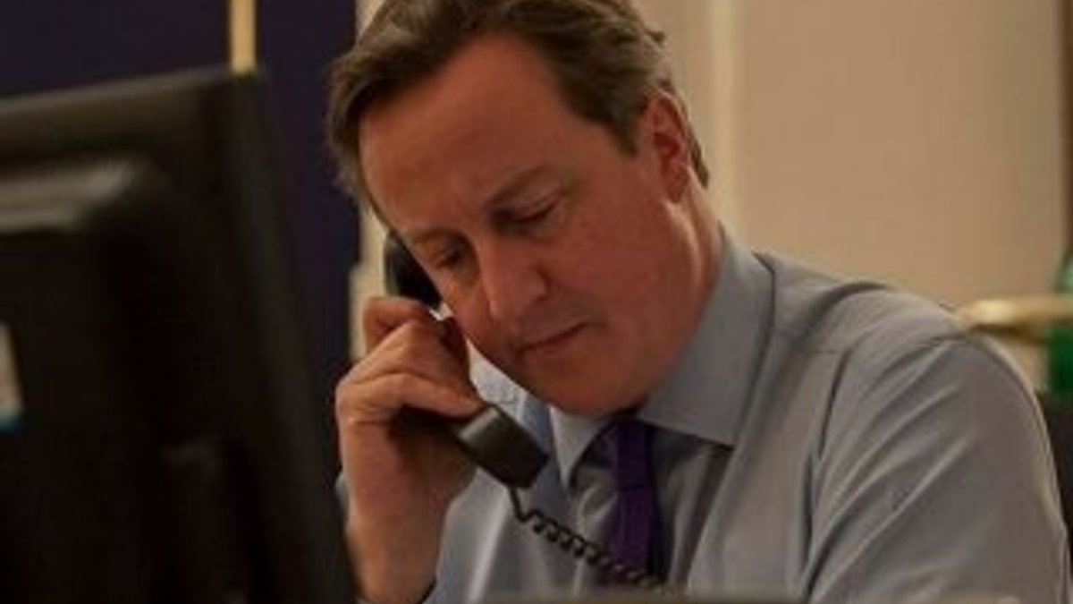 İngiltere Başbakanı Cameron telefonda işletildi