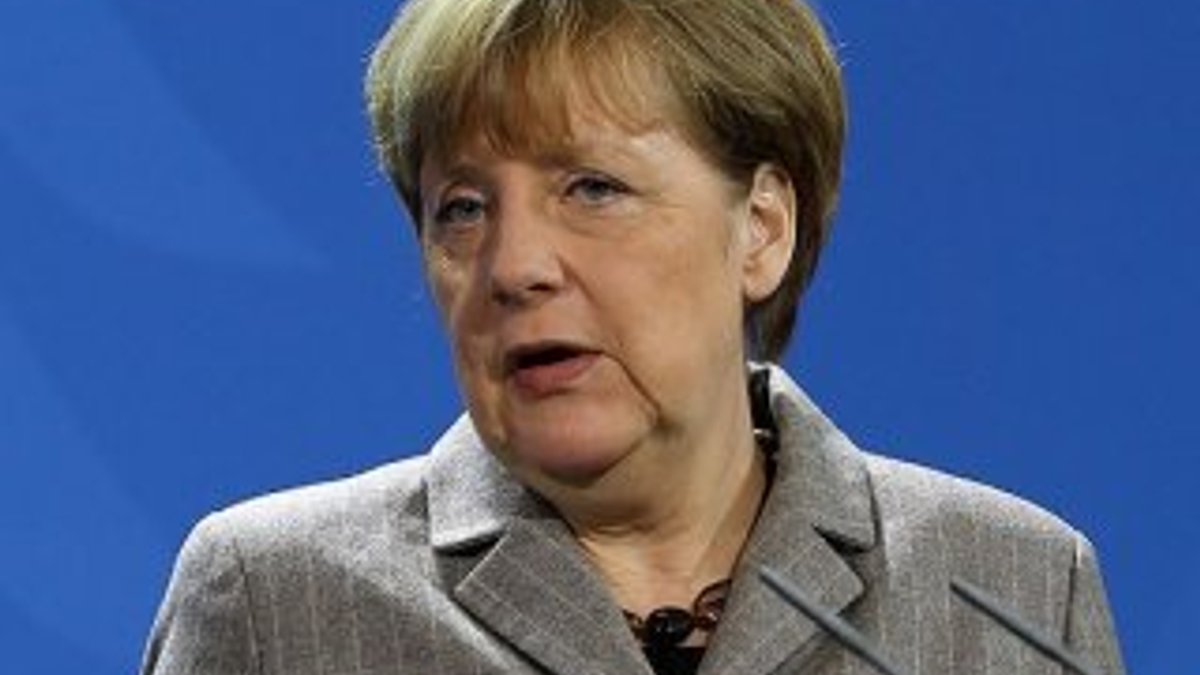 Angela Merkel Aleksis Çipras'a telgraf çekti