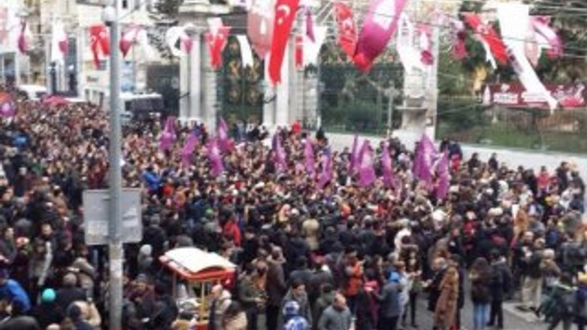 Beyoğlu'nda Özgecan için sloganlarla yürüdüler