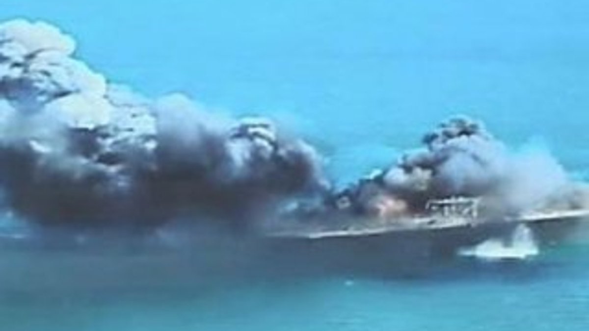 İran ABD'nin maketten gemisini batırdı