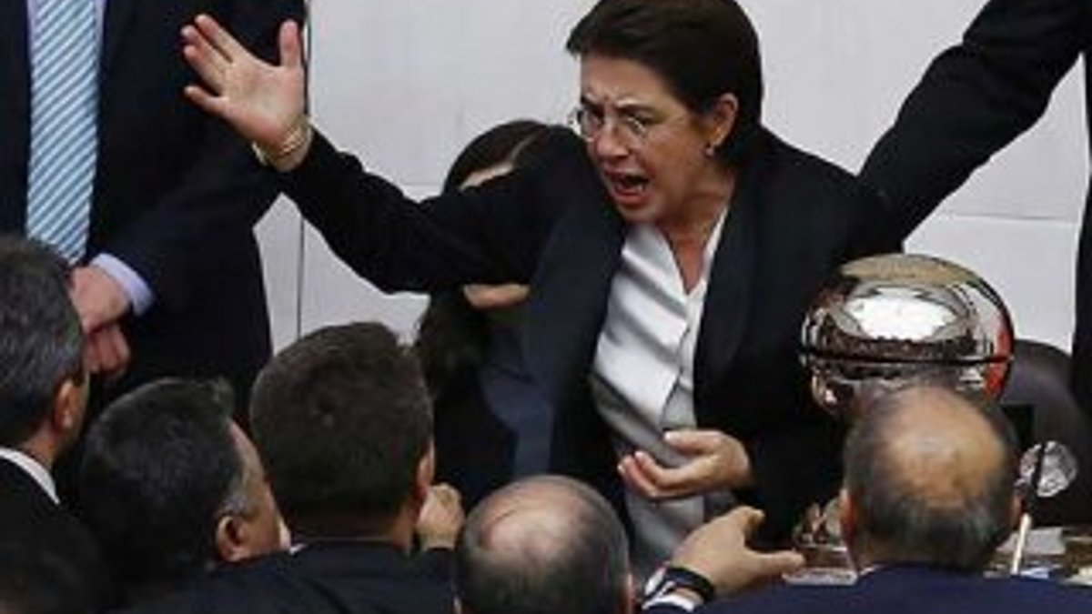 Ayşenur Bahçekapılı Meclis'te fenalık geçirdi