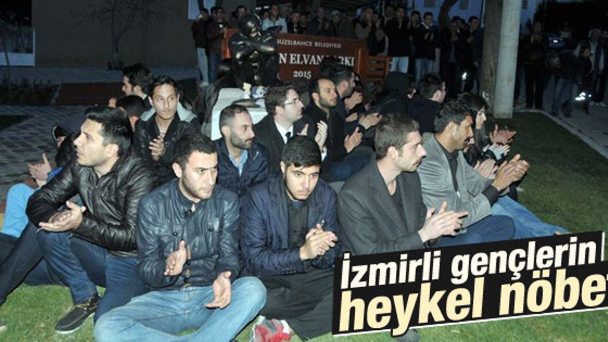 İzmir'de Berkin Elvan heykelinin önünde nöbet tuttular