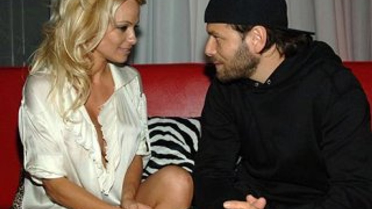 Pamela Anderson: Kocam beni sevişirken boğmaya çalıştı