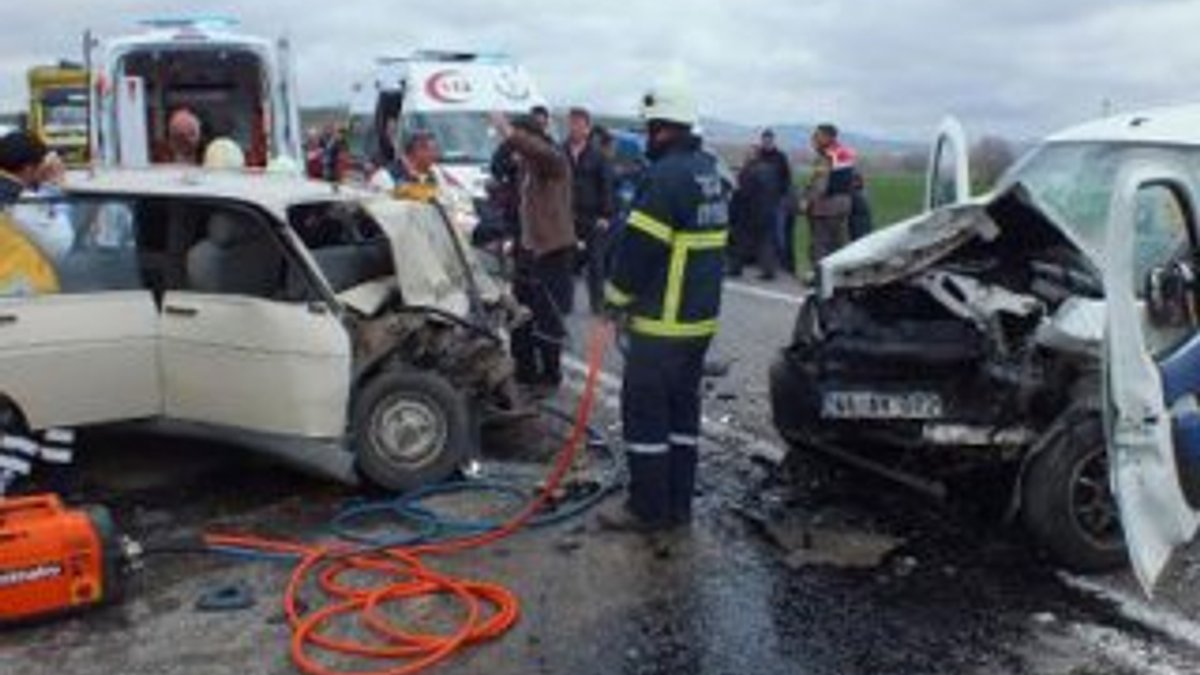 Yozgat'ta iki otomobil kafa kafaya çarpıştı: 2 ölü