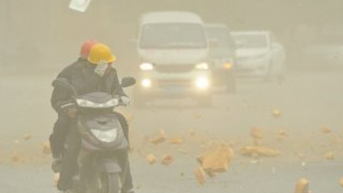 Çin'de kum fırtınası alarmı