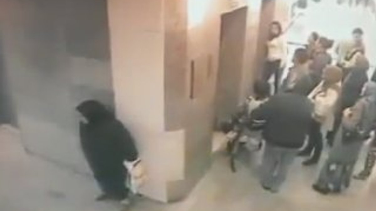 Yaşlı kadın hastane koridoruna tuvaletini yaptı
