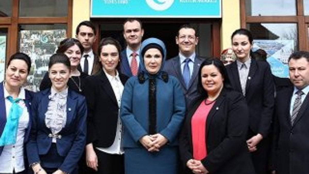 Emine Erdoğan, Yunus Emre Enstitüsü'nü ziyaret etti