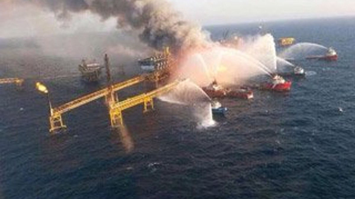 Meksika'da petrol platformunda patlama: 4 ölü 45 yaralı