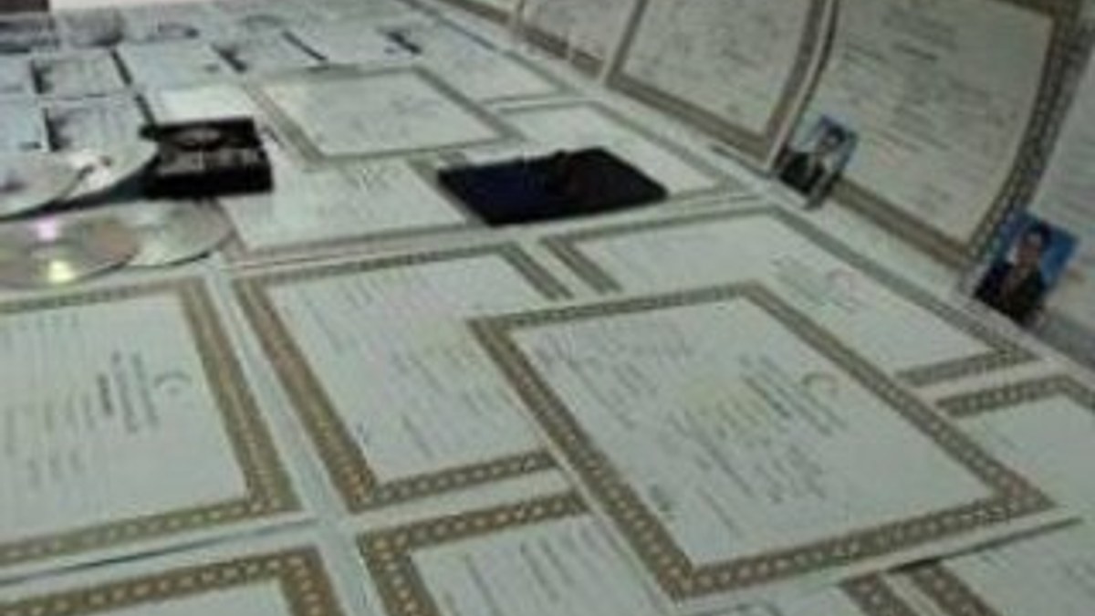 Bakırköy'de 700 sahte diploma ele geçirildi