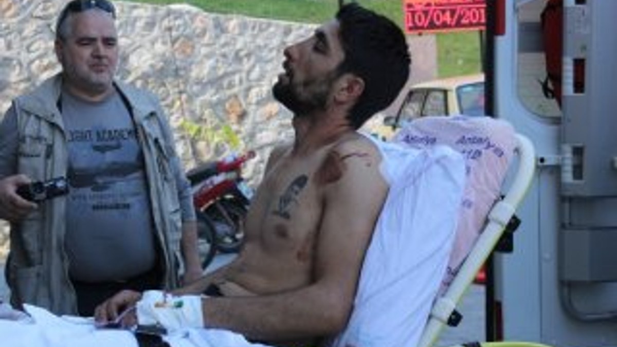 Antalya'da selamlaşma kavgası: 3 yaralı