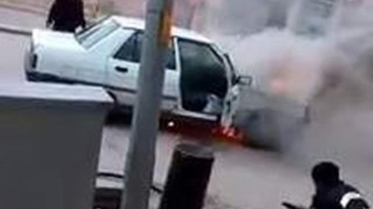 Yozgat'ta suyu açılmayan itfaiye yanan aracı izledi