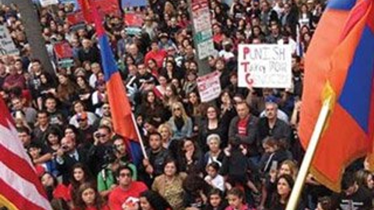 ABD'de Ermenilerden Türk protestoculara saldırı