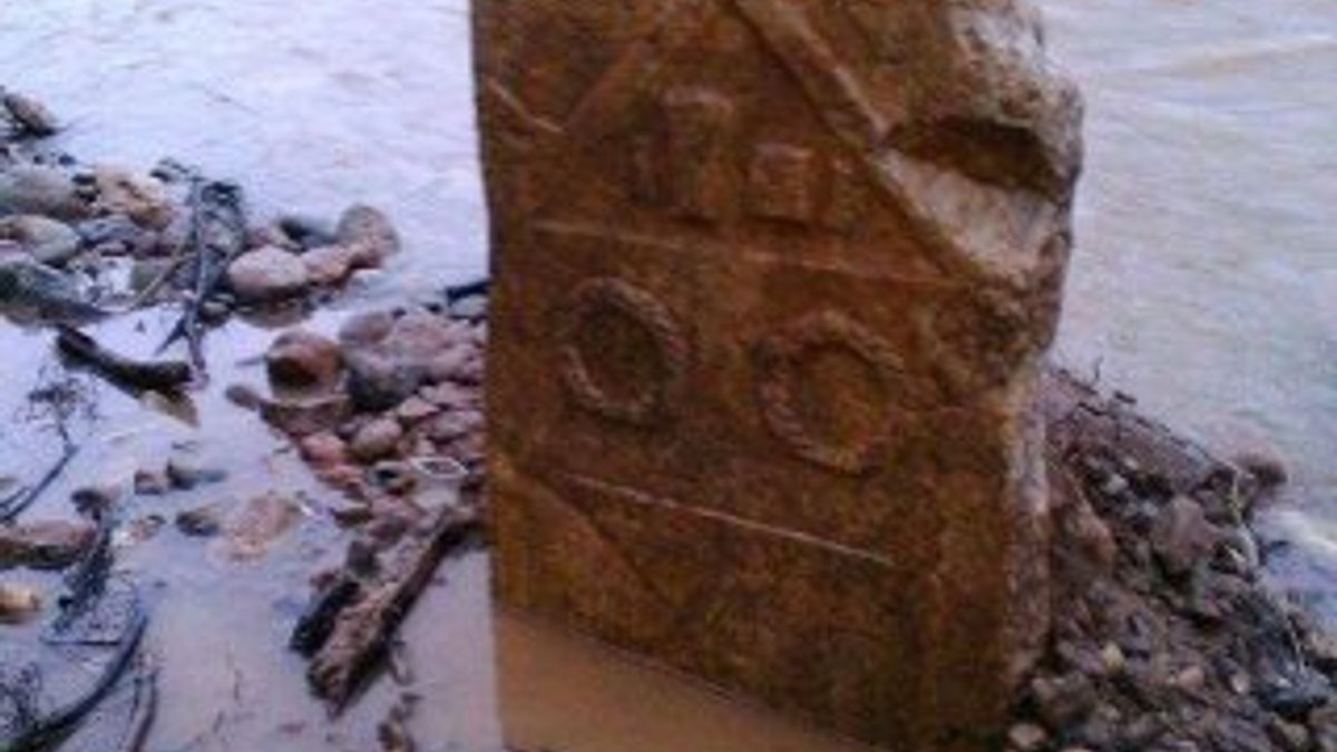 Bursa'da dereden 7 bin yıllık mezar taşı çıktı