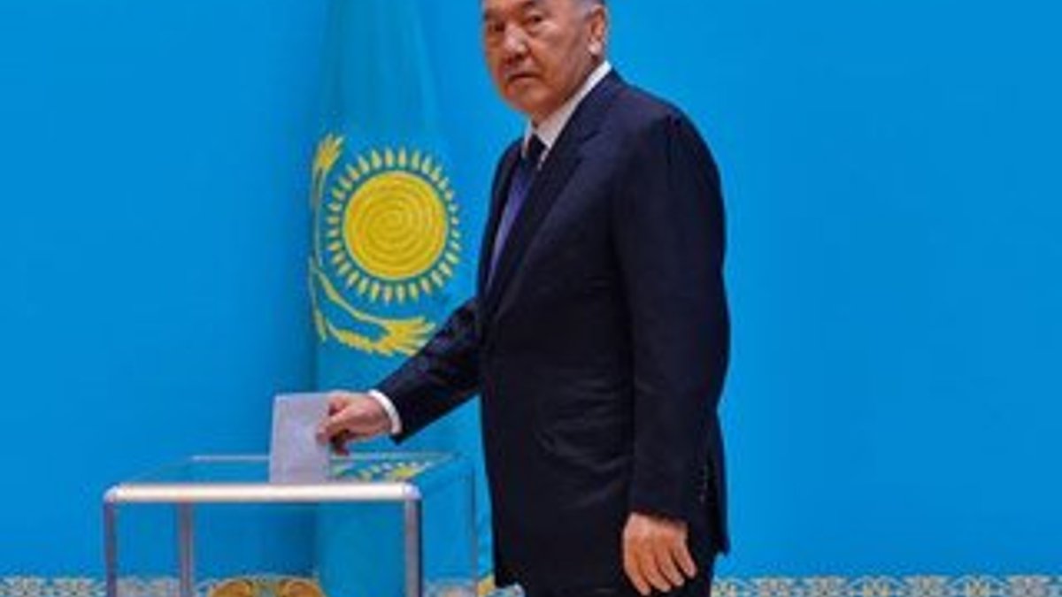 Kazakistan'da Nazarbayev yeniden Devlet Başkanı seçildi